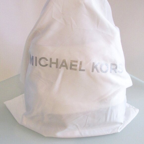 Michael Kors (Kip) New Leather Large Bucket Handbag - Picture 9 of 10